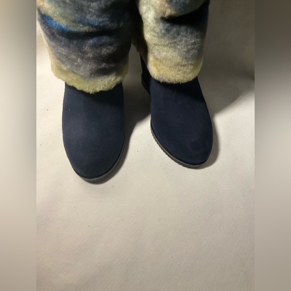 Ugg X Claire Tabouret Fluff Sapphire Boot - Picture 6 of 11